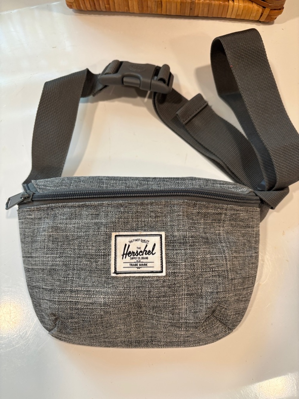 Herschel Supply Company Fourteen Hip Pack - 1L in Raven Crosshatch